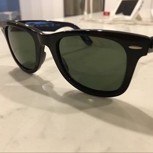 Ray Ban Wayfarer Ease Polarized (Brand New).